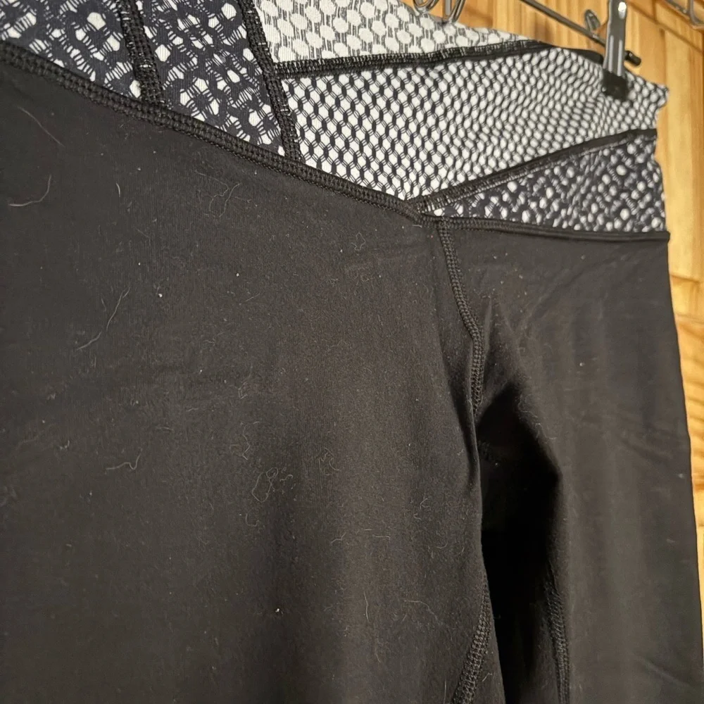 Lululemon Wunder Under 7/8 Pant - 6 Black / Dottie Eyelet White Black / White